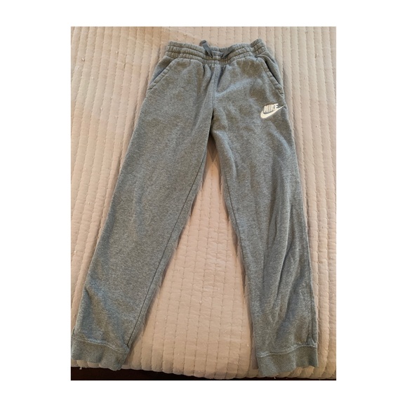 Boy's Nike drawstring joggers - Picture 1 of 2